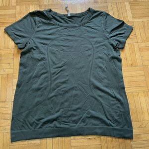 Lululemon swiftly breeze t shirt